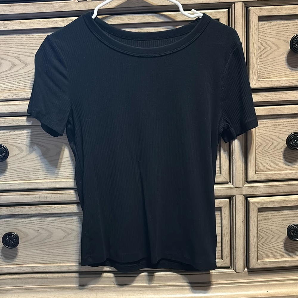 - tight short sleeve tee
